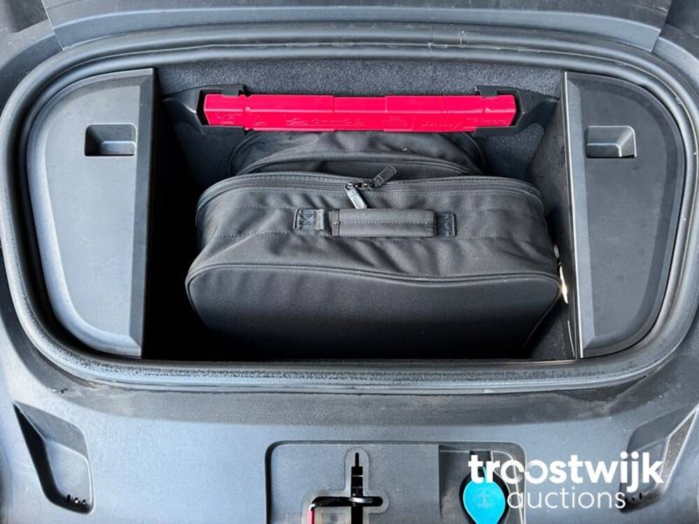 Porsche Taycan 4S Performance 84kWh 84kWh 489PS 2020 -Orig NL-, J-151-JF