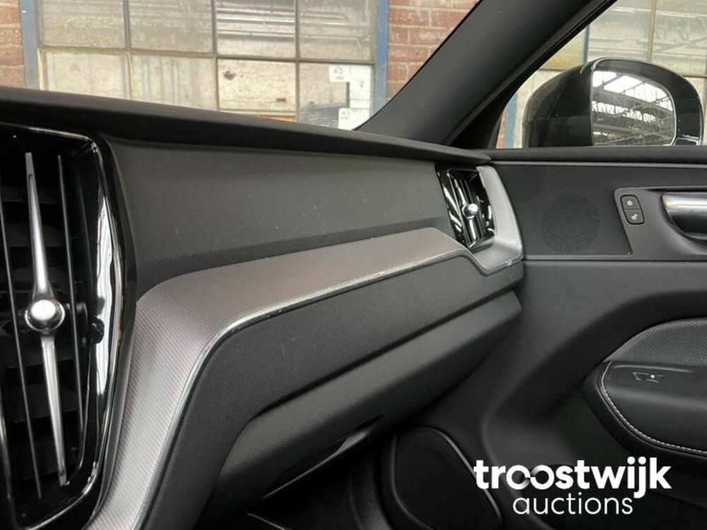 Volvo XC60 T8 R-Design 390PS 2021 -Herstellergarantie-