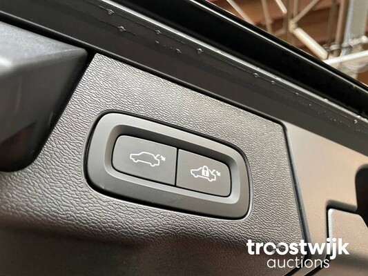 Volvo XC60 T8 R-Design 390PS 2021 -Herstellergarantie-