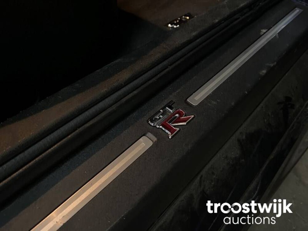 Nissan GT-R R35 3.8 V6 570 PS 2016 GTR35 FACELIFT GTR