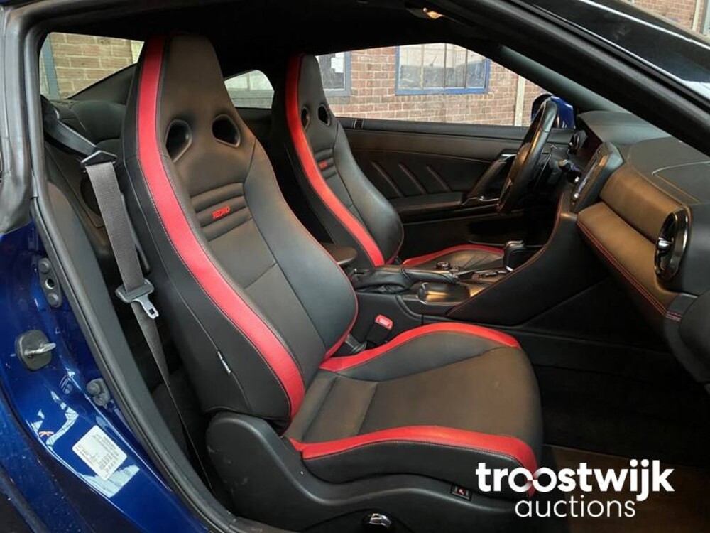 Nissan GT-R R35 3.8 V6 570 PS 2016 GTR35 FACELIFT GTR