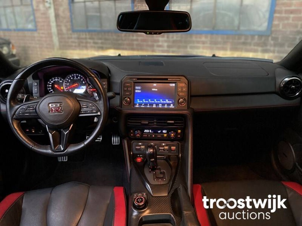 Nissan GT-R R35 3.8 V6 570 PS 2016 GTR35 FACELIFT GTR