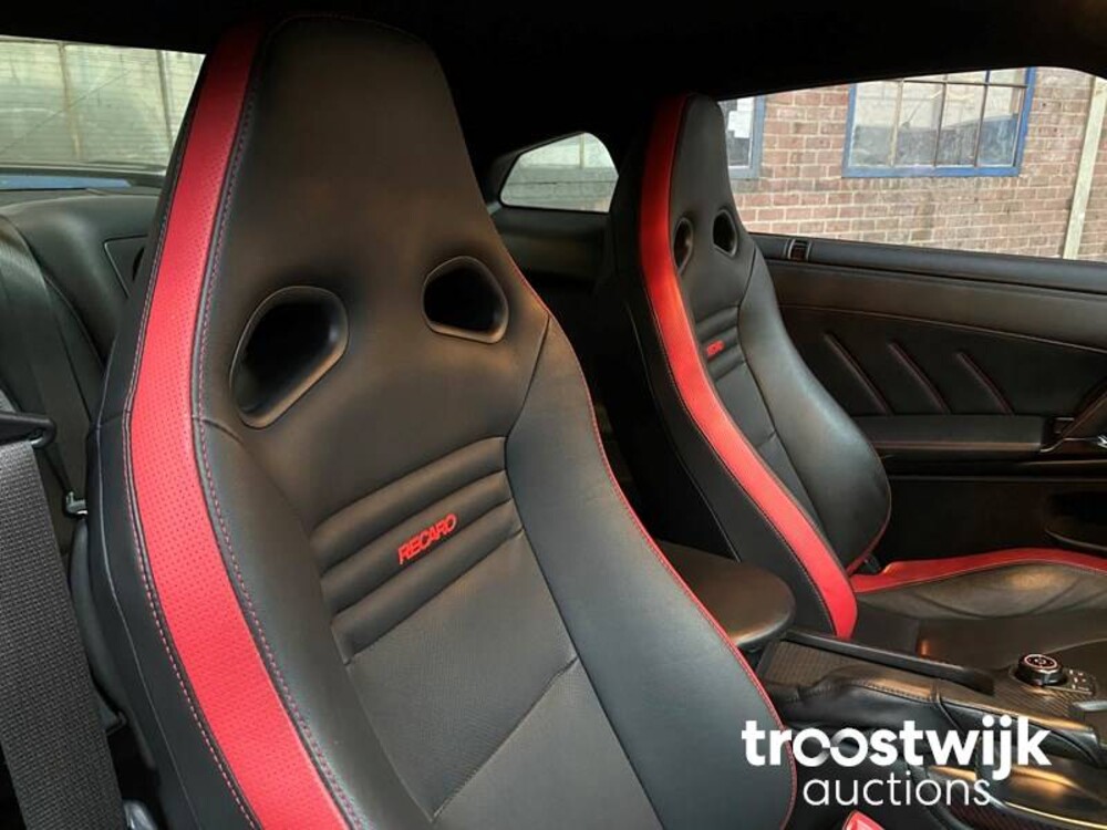 Nissan GT-R R35 3.8 V6 570 PS 2016 GTR35 FACELIFT GTR