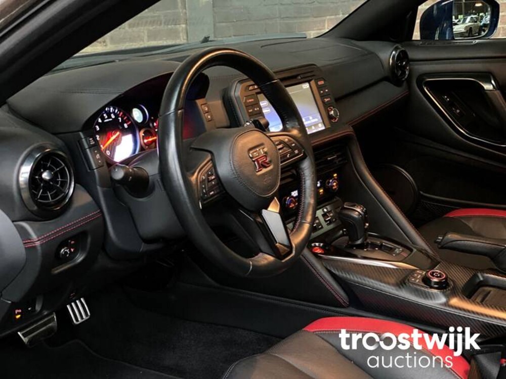 Nissan GT-R R35 3.8 V6 570 PS 2016 GTR35 FACELIFT GTR
