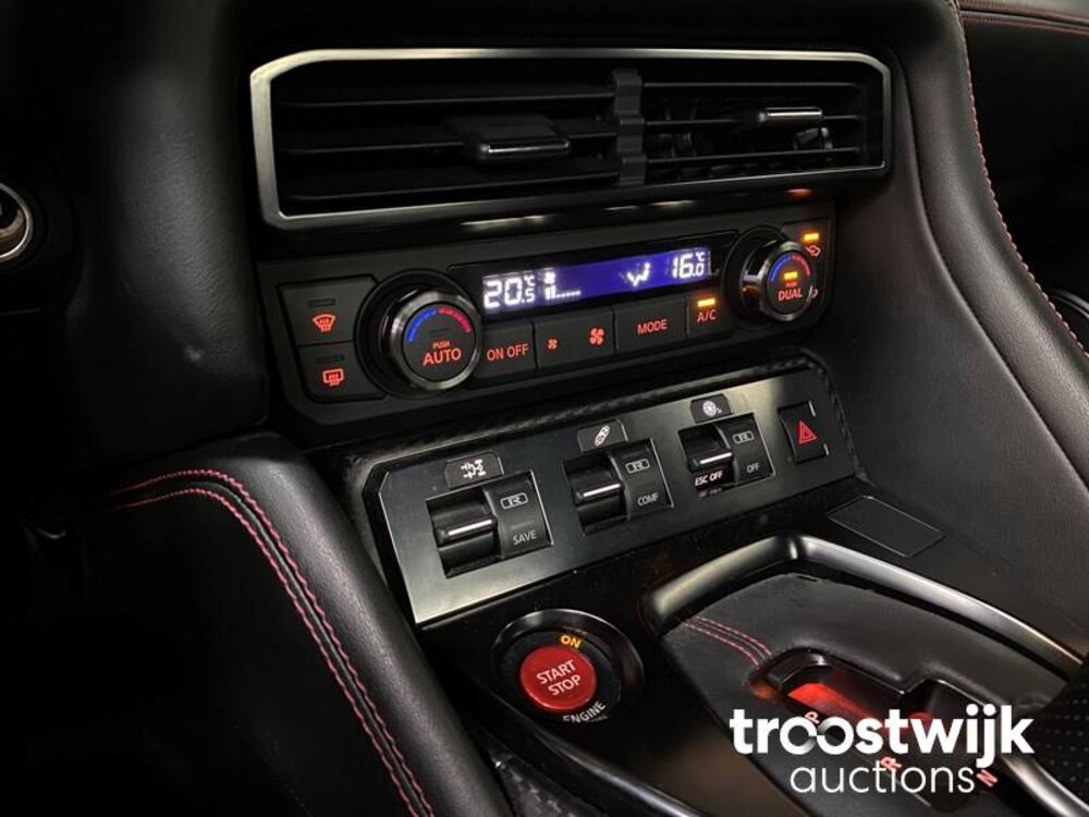Nissan GT-R R35 3.8 V6 570 PS 2016 GTR35 FACELIFT GTR