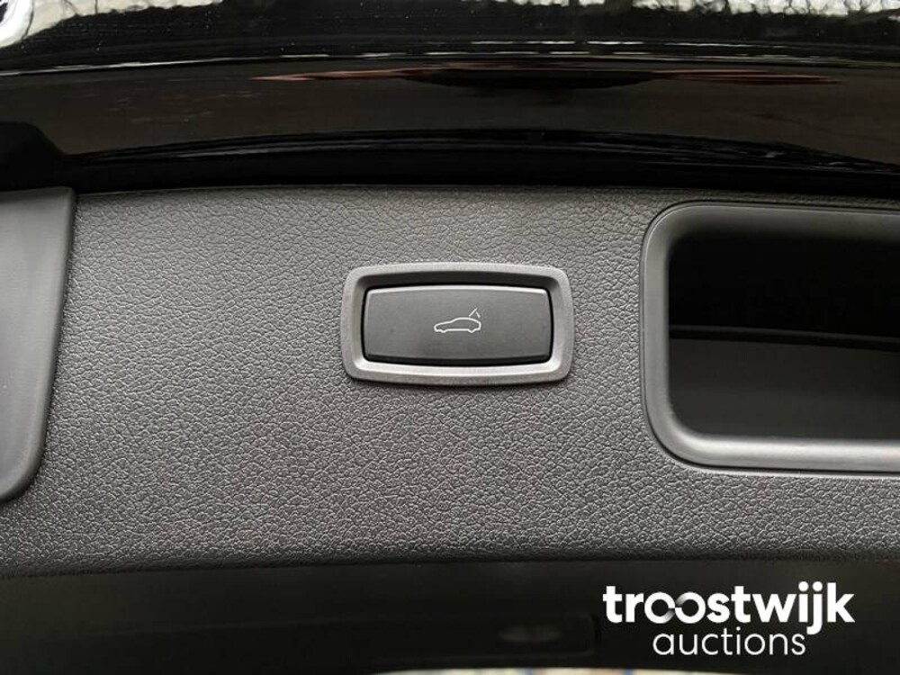 Porsche Macan 2.0  PDK 265hp MY2023 -Herstellergarantie-