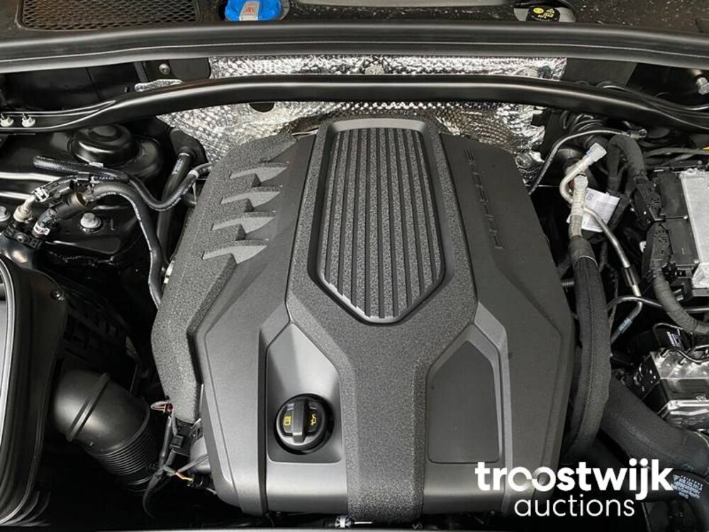 Porsche Macan 2.0  PDK 265hp MY2023 -Herstellergarantie-