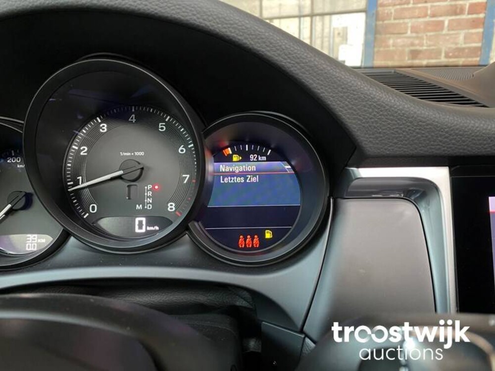 Porsche Macan 2.0  PDK 265hp MY2023 -Herstellergarantie-