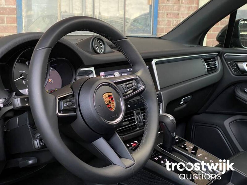 Porsche Macan 2.0  PDK 265hp MY2023 -Herstellergarantie-