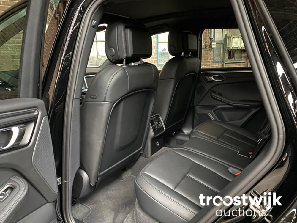 Porsche Macan 2.0  PDK 265hp MY2023 -Herstellergarantie-