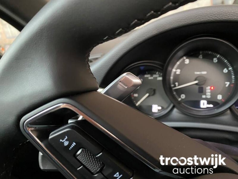 Porsche Macan 2.0  PDK 265hp MY2023 -Herstellergarantie-