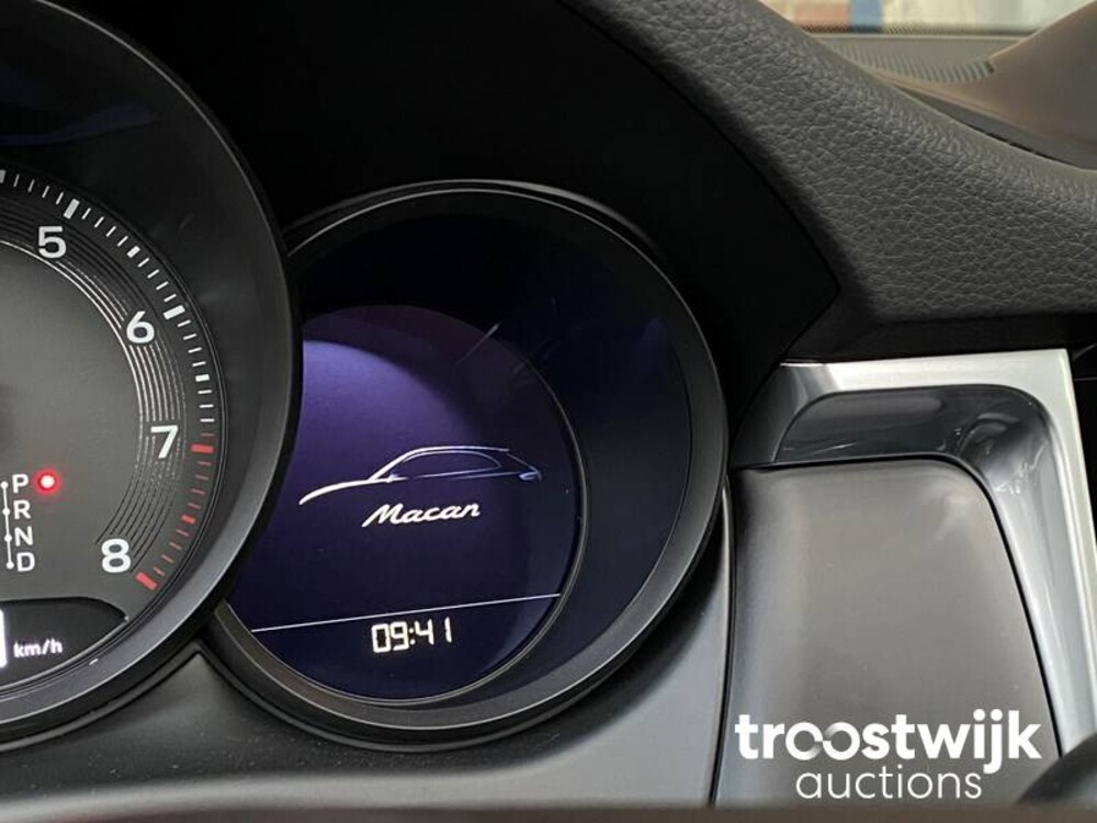 Porsche Macan 2.0  PDK 265hp MY2023 -Herstellergarantie-