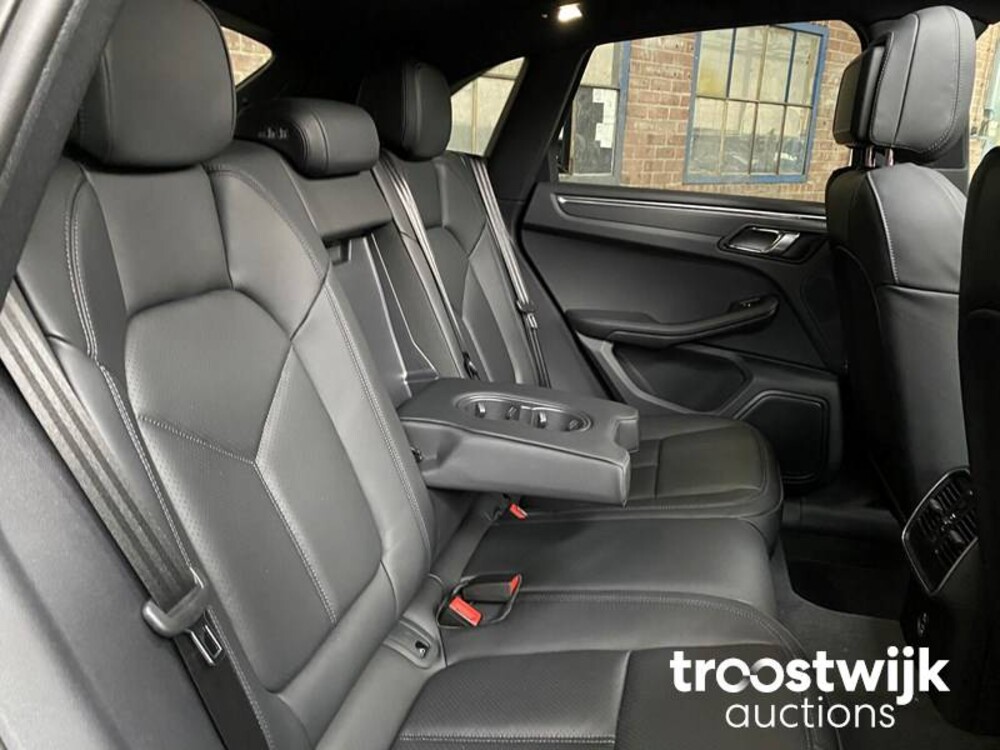 Porsche Macan 2.0  PDK 265hp MY2023 -Herstellergarantie-