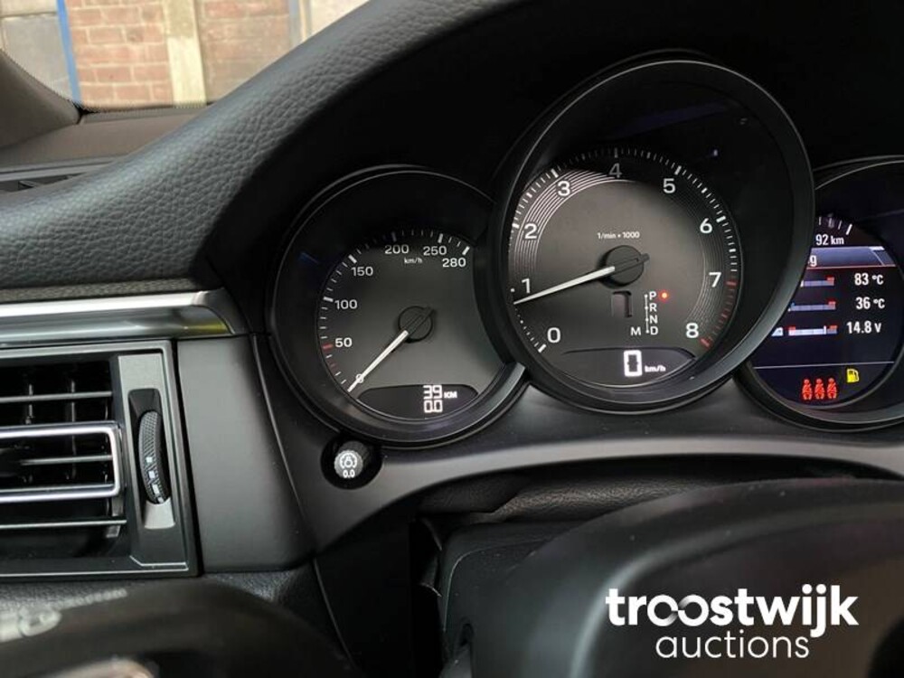 Porsche Macan 2.0  PDK 265hp MY2023 -Herstellergarantie-