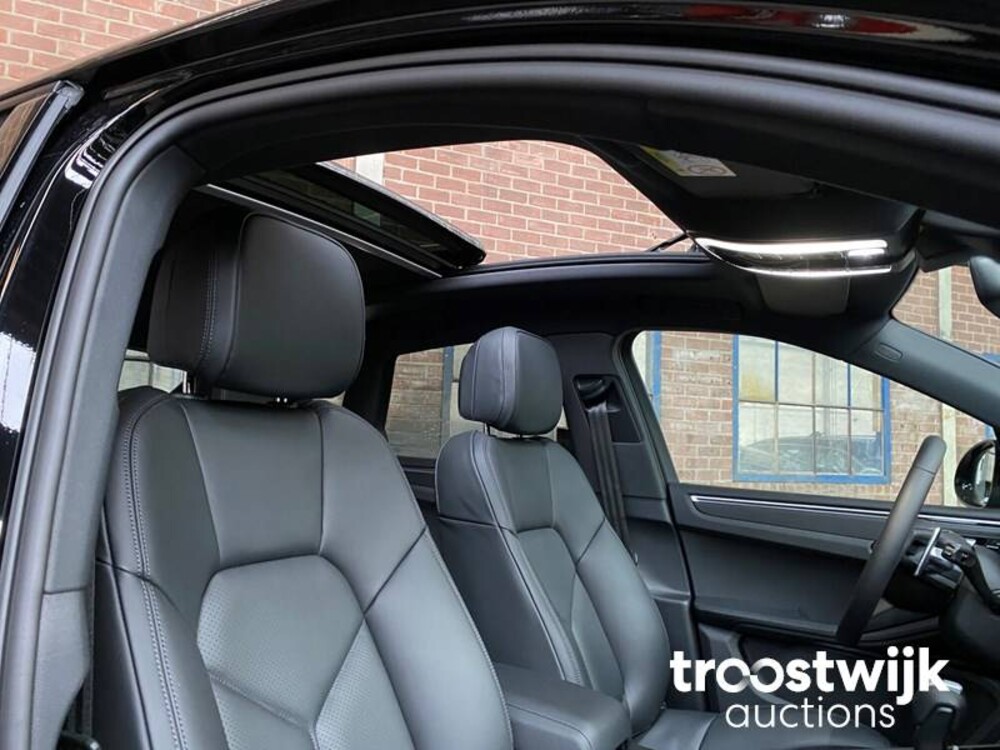Porsche Macan 2.0  PDK 265hp MY2023 -Herstellergarantie-