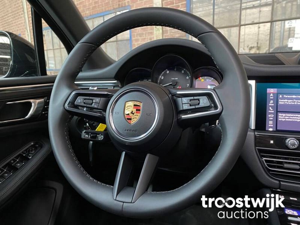Porsche Macan 2.0  PDK 265hp MY2023 -Herstellergarantie-