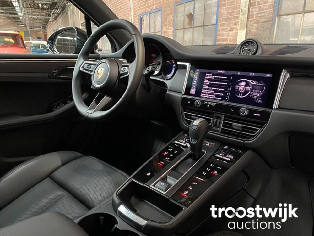 Porsche Macan 2.0  PDK 265hp MY2023 -Herstellergarantie-