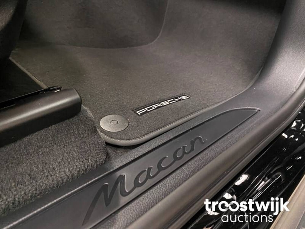 Porsche Macan 2.0  PDK 265hp MY2023 -Herstellergarantie-