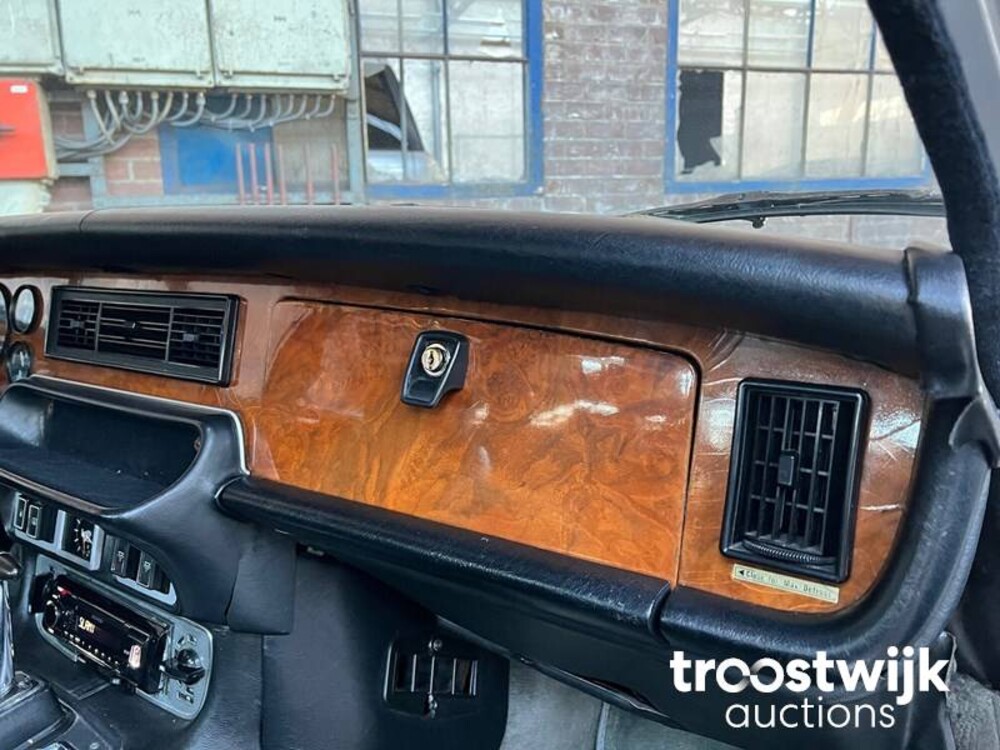 Jaguar Daimler XJ 5.3 V12  284hp 1982, SF-550-B