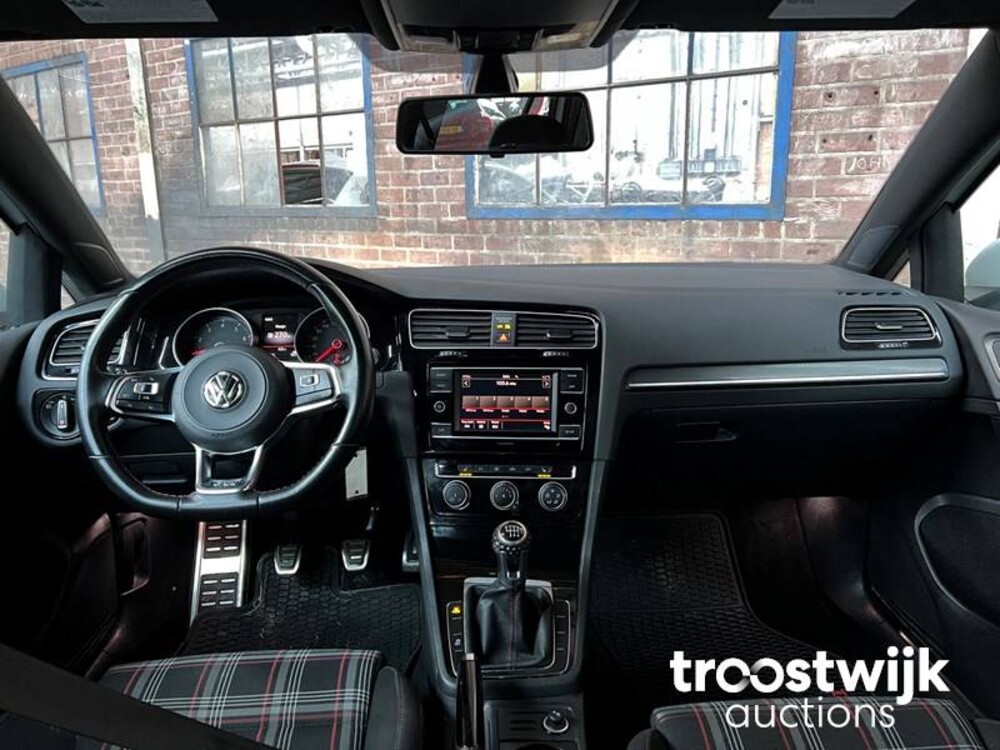 Volkswagen Golf GTI VII S 265hp 2018