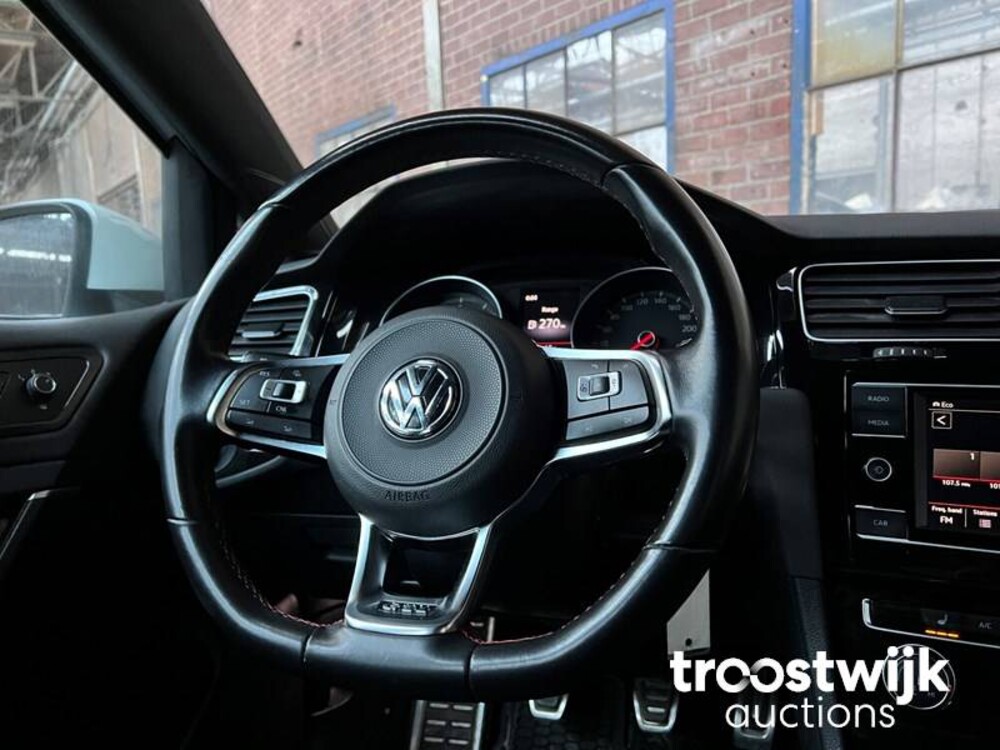 Volkswagen Golf GTI VII S 265hp 2018