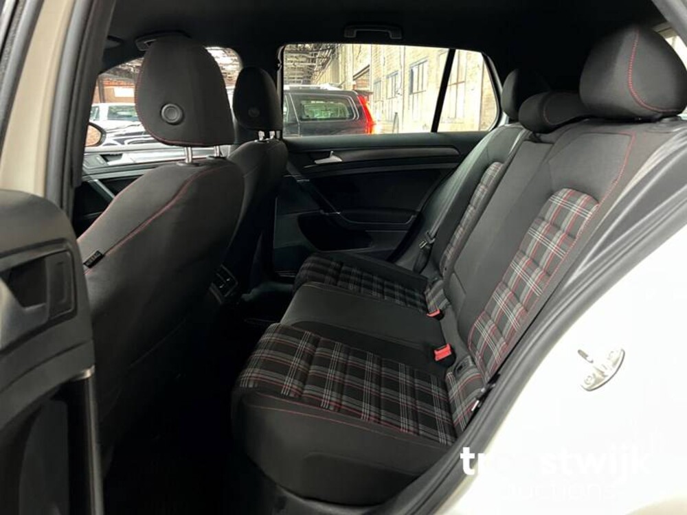 Volkswagen Golf GTI VII S 265hp 2018