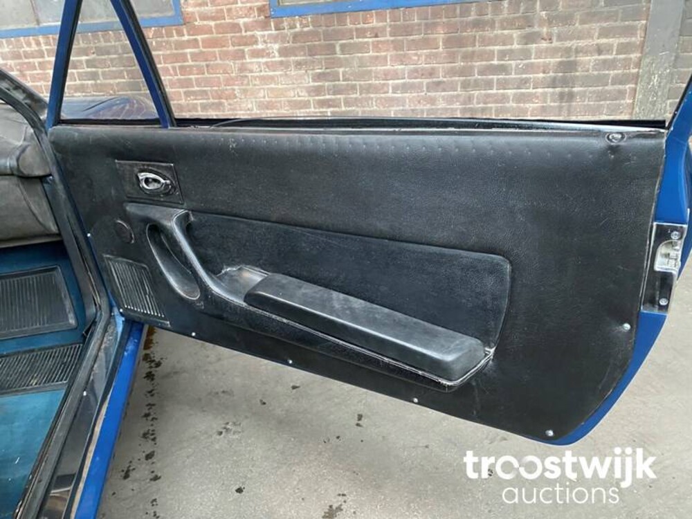 Ferrari 365 GT4 2+2 4.4 V12 340hp 1975 