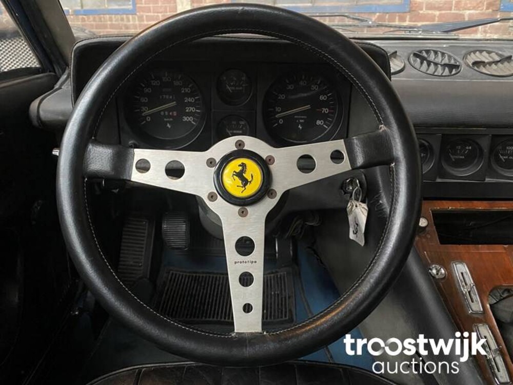 Ferrari 365 GT4 2+2 4.4 V12 340hp 1975 