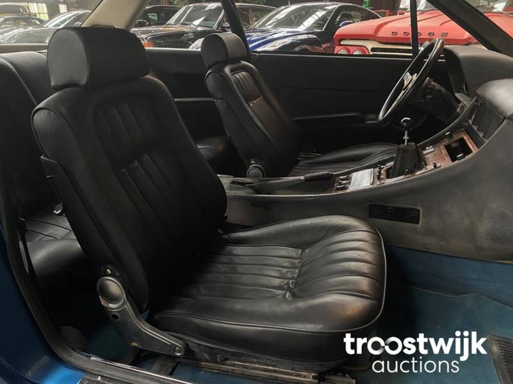 Ferrari 365 GT4 2+2 4.4 V12 340hp 1975 