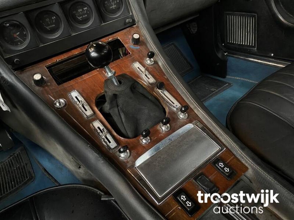 Ferrari 365 GT4 2+2 4.4 V12 340hp 1975 