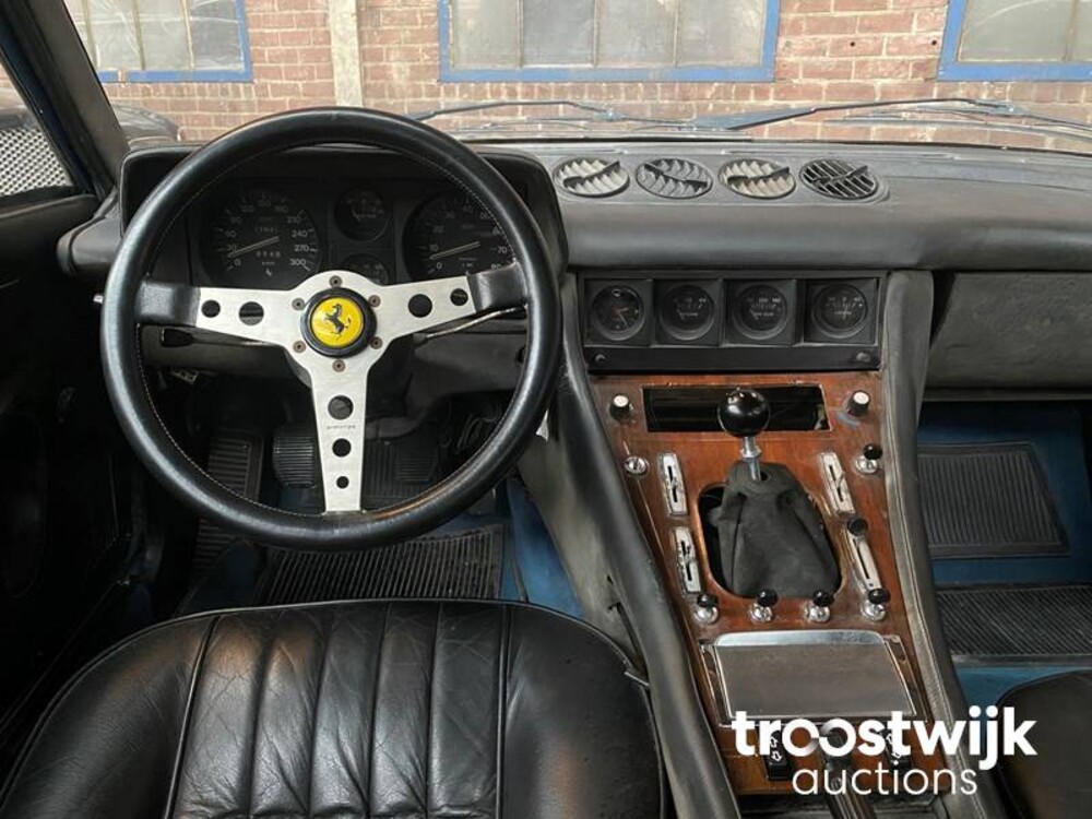 Ferrari 365 GT4 2+2 4.4 V12 340hp 1975 