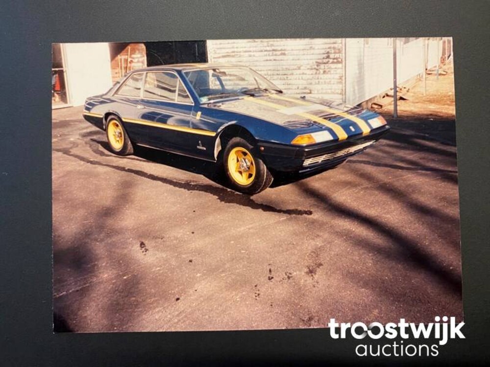 Ferrari 365 GT4 2+2 4.4 V12 340hp 1975 