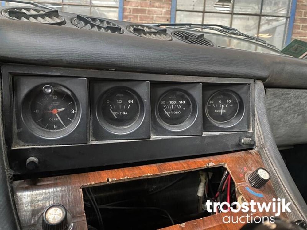 Ferrari 365 GT4 2+2 4.4 V12 340hp 1975 