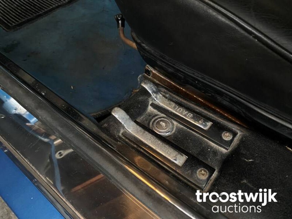 Ferrari 365 GT4 2+2 4.4 V12 340hp 1975 