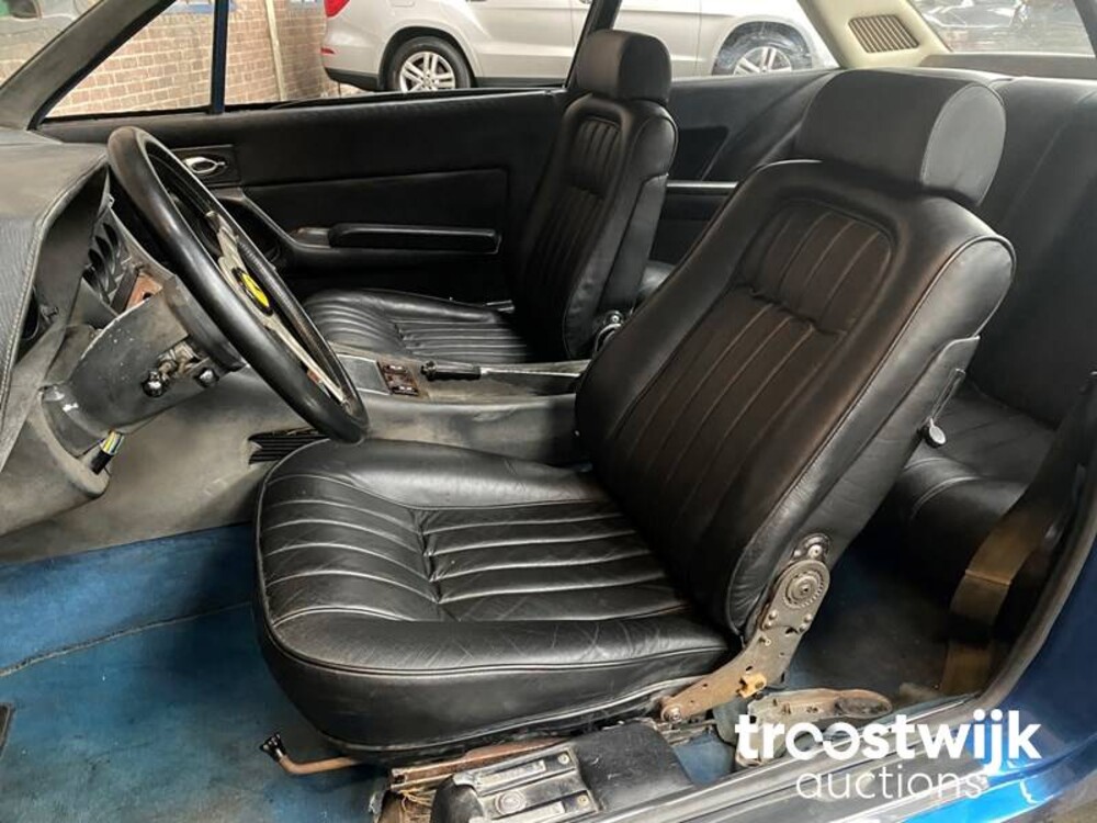 Ferrari 365 GT4 2+2 4.4 V12 340hp 1975 