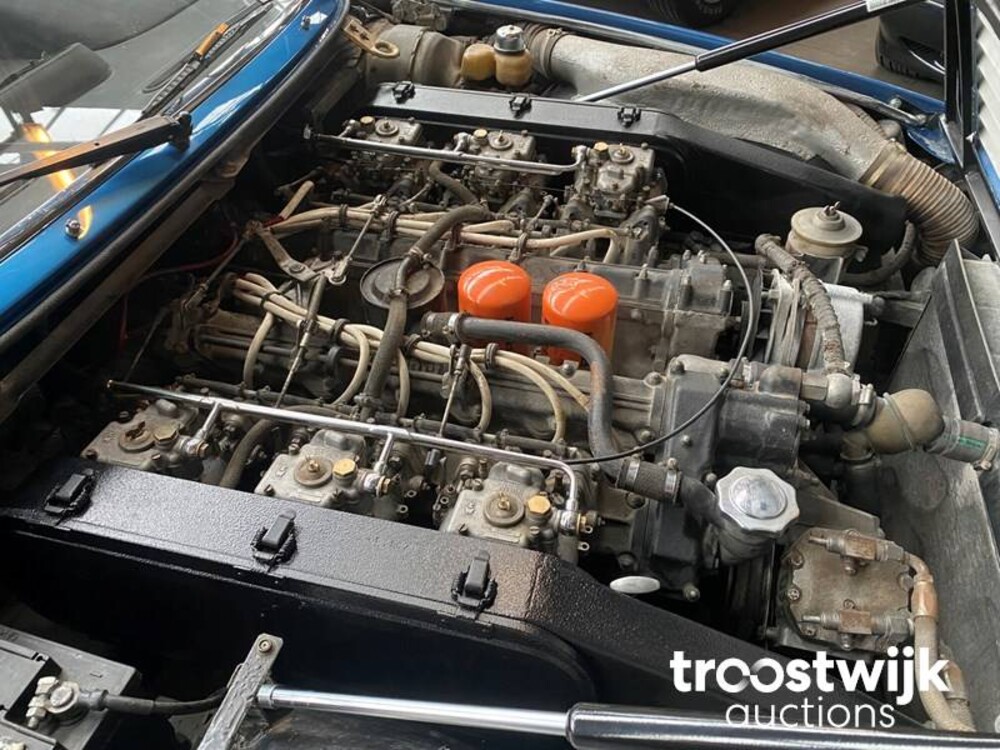 Ferrari 365 GT4 2+2 4.4 V12 340hp 1975 