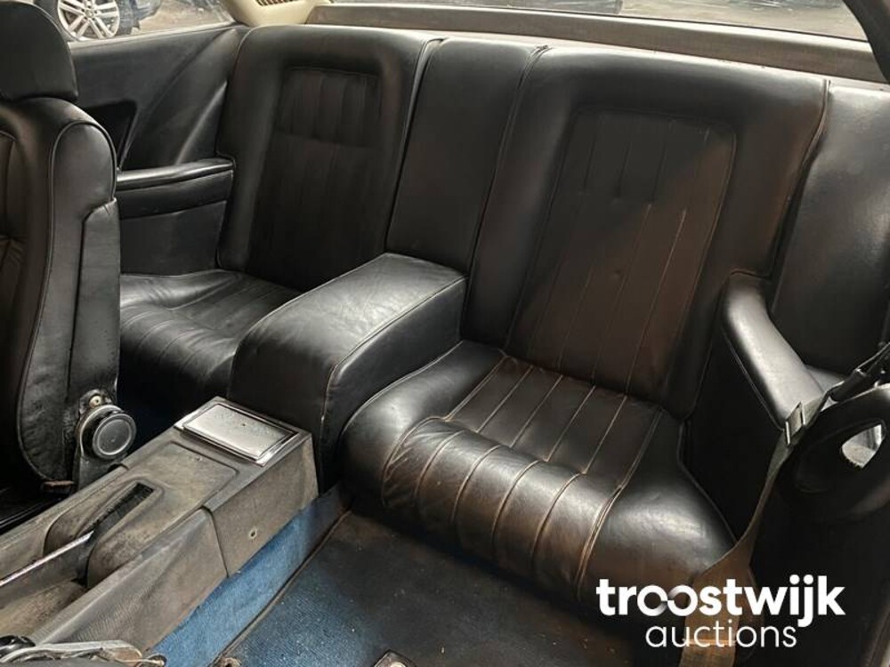 Ferrari 365 GT4 2+2 4.4 V12 340hp 1975 