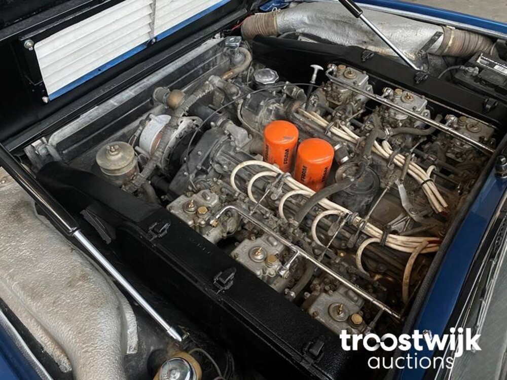 Ferrari 365 GT4 2+2 4.4 V12 340hp 1975 