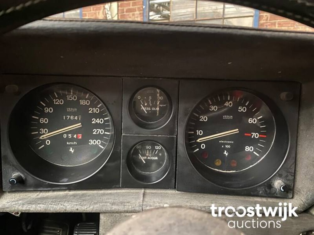 Ferrari 365 GT4 2+2 4.4 V12 340hp 1975 