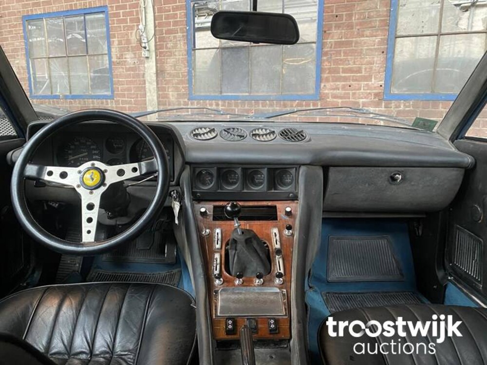 Ferrari 365 GT4 2+2 4.4 V12 340hp 1975 