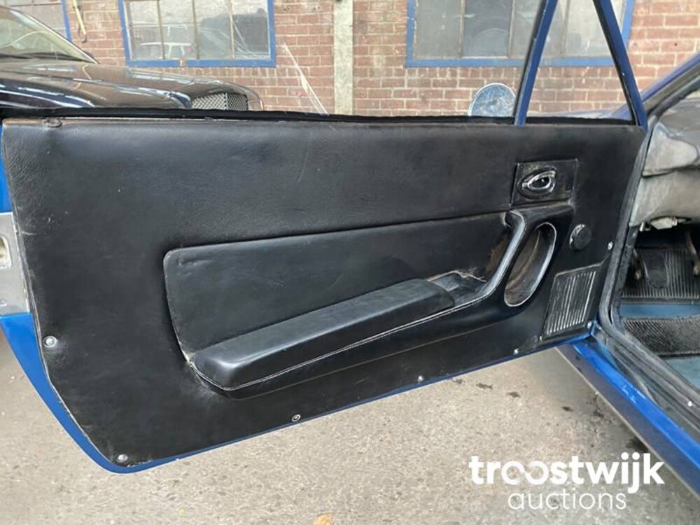 Ferrari 365 GT4 2+2 4.4 V12 340hp 1975 