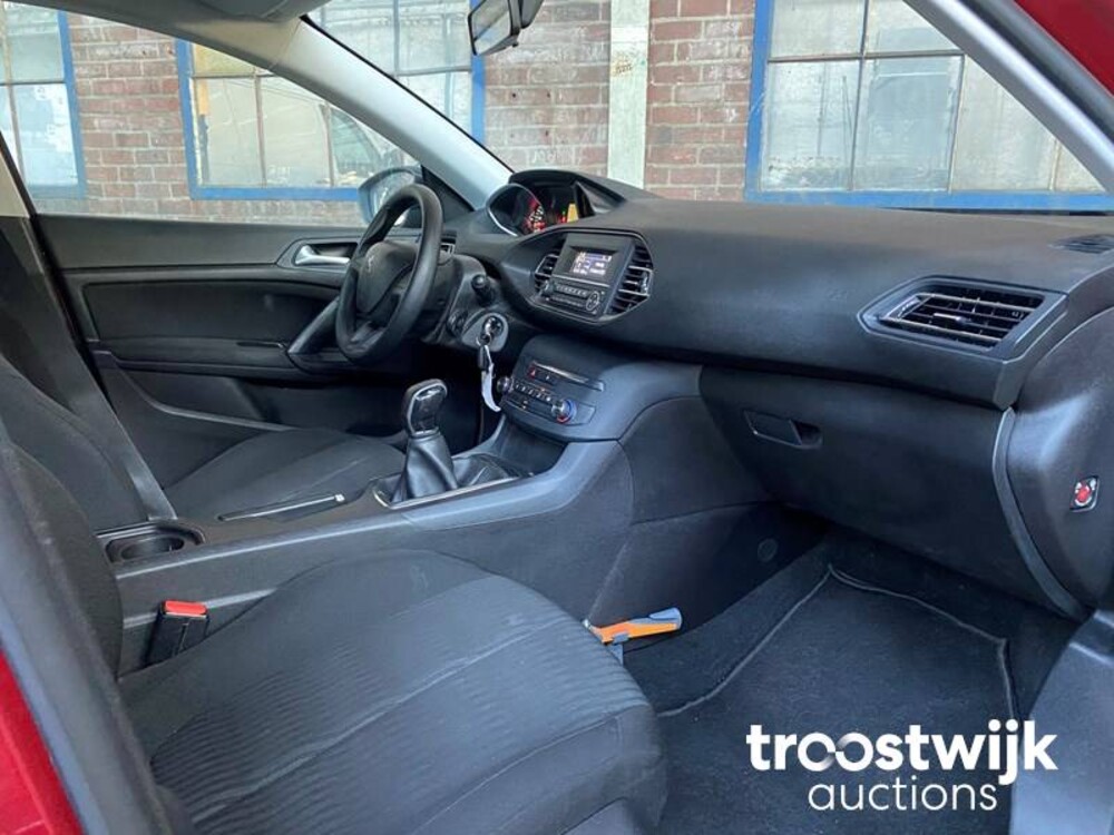 Peugeot 308 1.2 PureTech Access 110pk 2018, RF-126-N