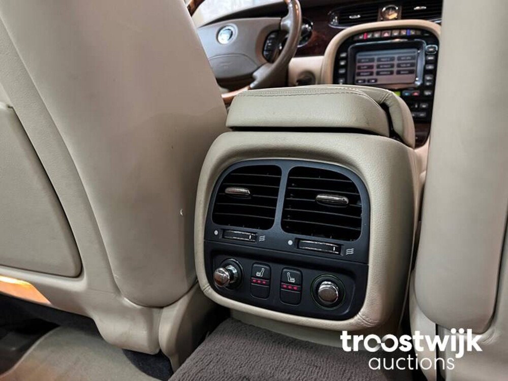 Jaguar XJ Sovereign 2.7D V6 207hp 2008 -Orig.NL-, 59-HJH-9