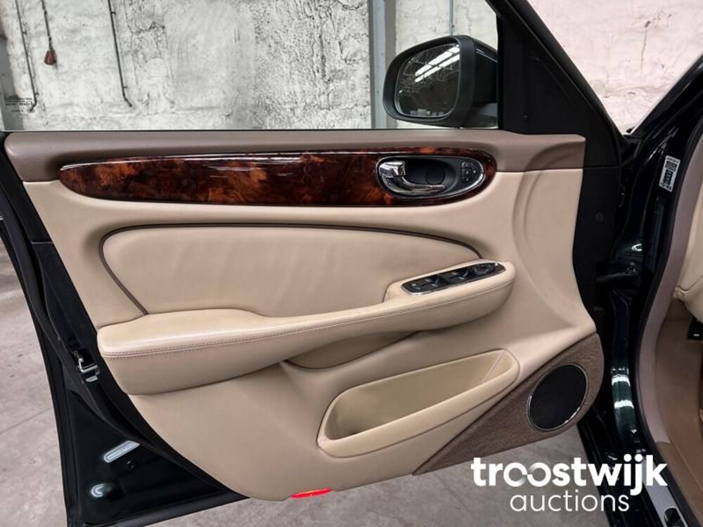 Jaguar XJ Sovereign 2.7D V6 207hp 2008 -Orig.NL-, 59-HJH-9