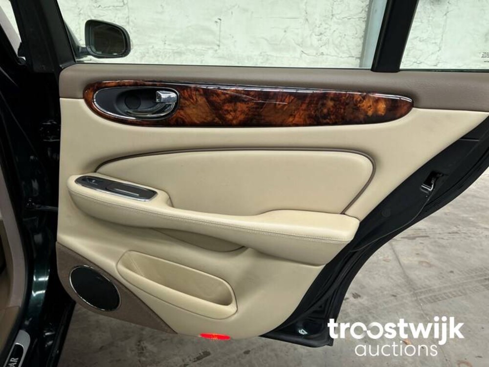 Jaguar XJ Sovereign 2.7D V6 207hp 2008 -Orig.NL-, 59-HJH-9