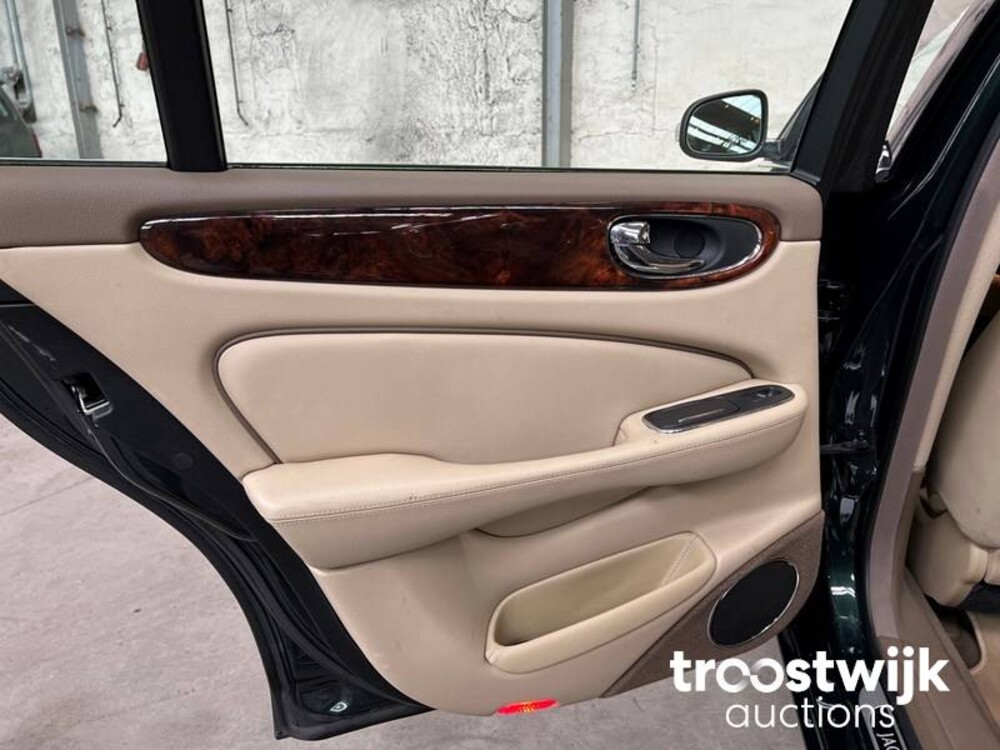 Jaguar XJ Sovereign 2.7D V6 207hp 2008 -Orig.NL-, 59-HJH-9