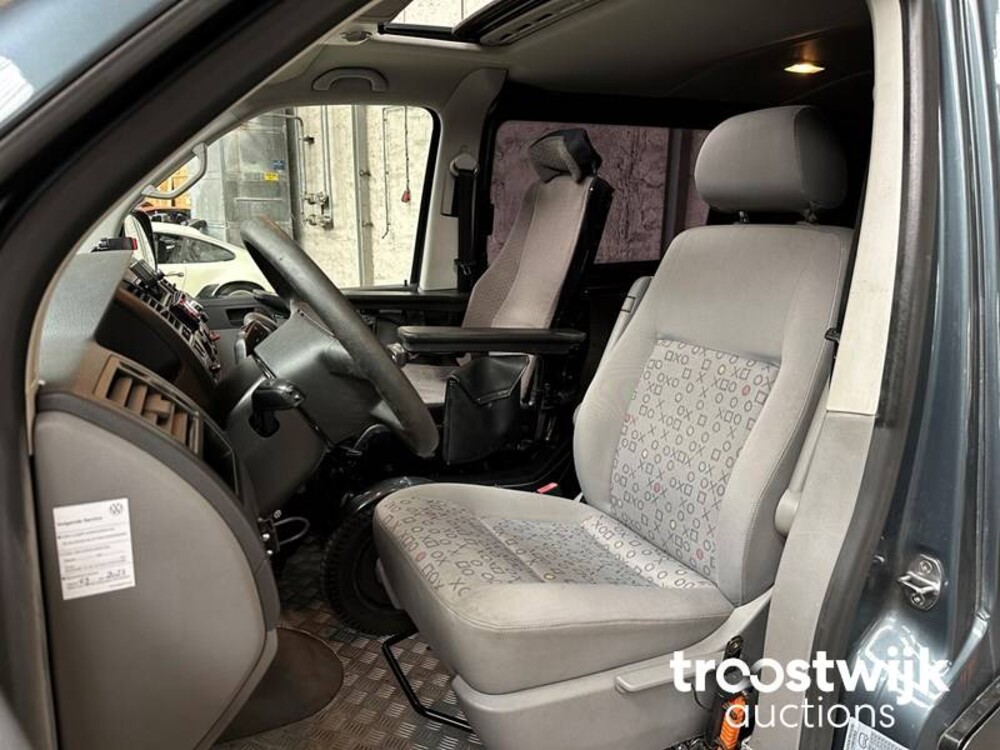 Volkswagen Rolstoelauto 2.5 TDI 340 Trend.DC 131pk 2007, -Orig.NL-, 25-VBZ-9