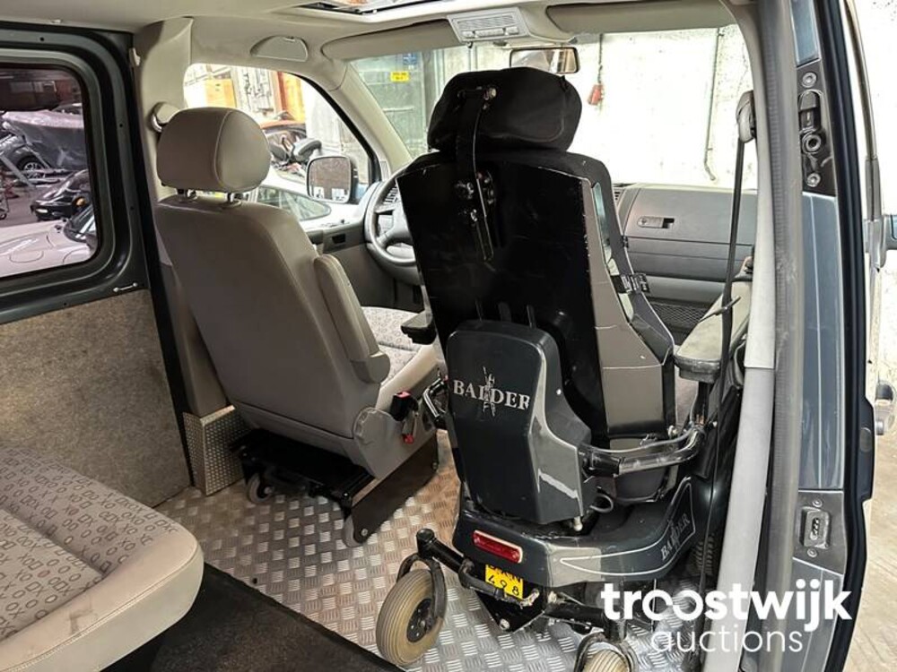 Volkswagen Rolstoelauto 2.5 TDI 340 Trend.DC 131pk 2007, -Orig.NL-, 25-VBZ-9