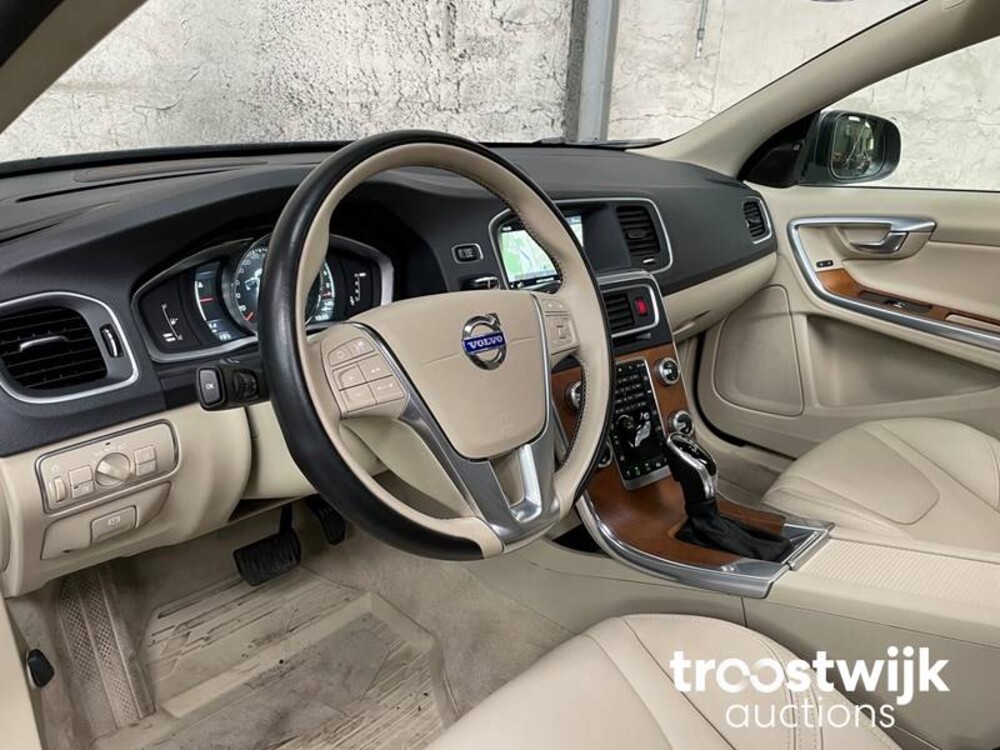 Volvo S 60 T5 Summum L 245hp 2016