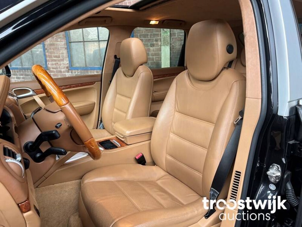 Porsche Cayenne Turbo 4.5 V8 450hp 2006 -Youngtimer-